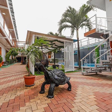 Blue Marlin Galapagos, Hotel & Spa プエルト・バケリソ・モレノ エクステリア 写真