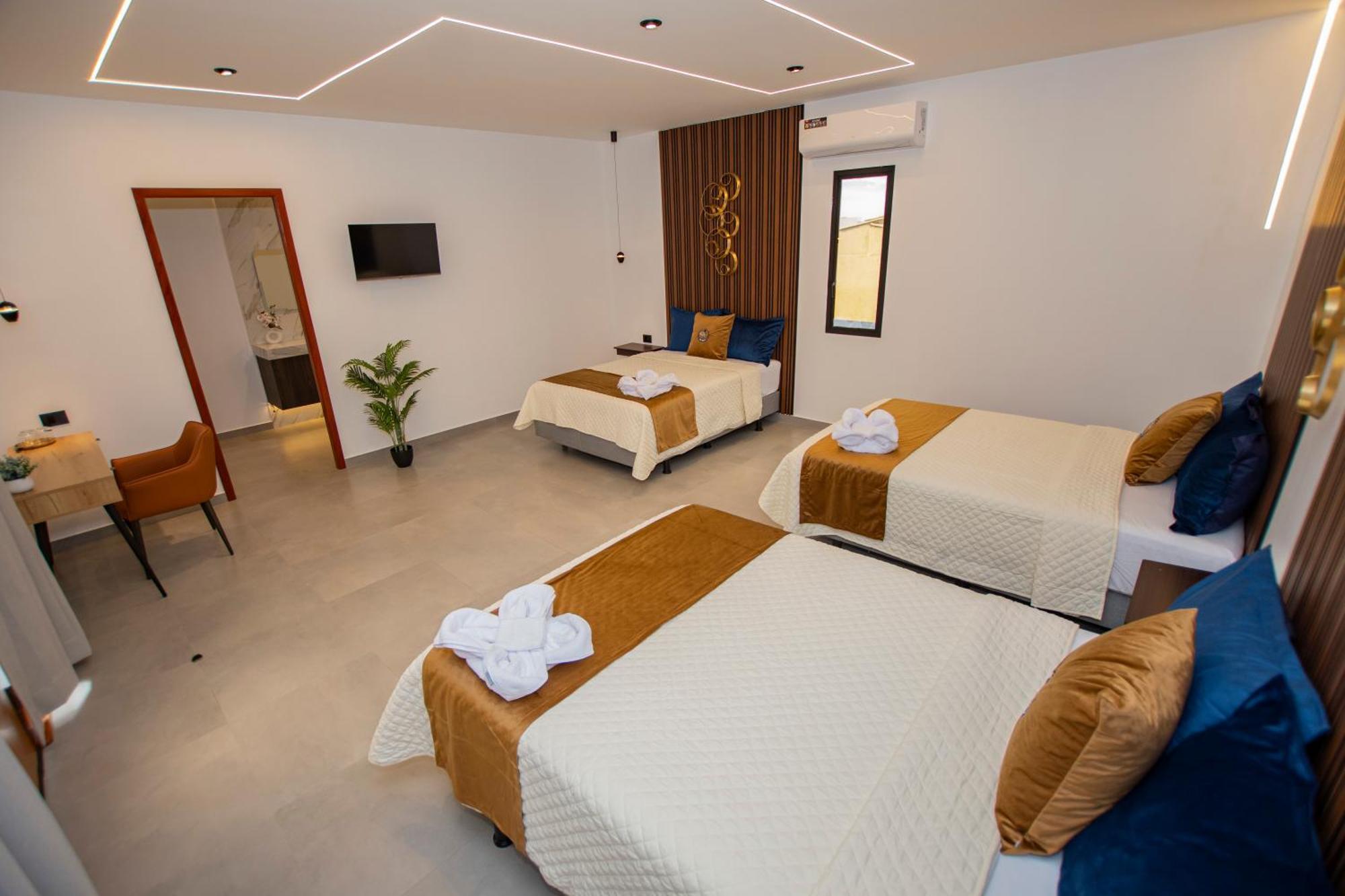 Blue Marlin Galapagos, Hotel & Spa プエルト・バケリソ・モレノ エクステリア 写真